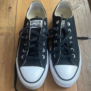 Converse Low Top Platforms Black White - Women’s Size 6.5